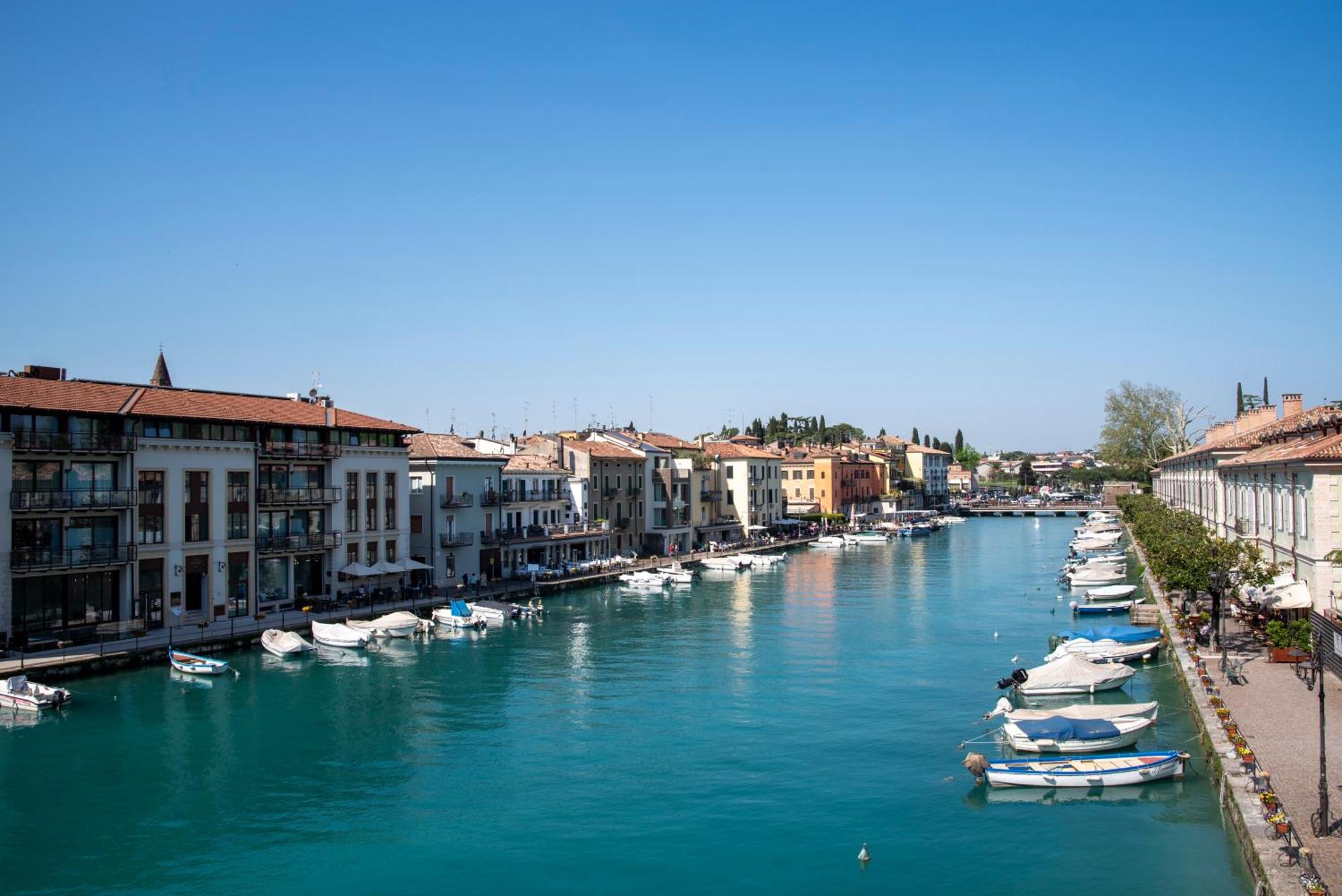 Time To Relax - La Terrazza Sul Lago Peschiera del Garda Exterior foto